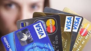 Bancos cobram juros do cartão de crédito iguais aos de agiotas