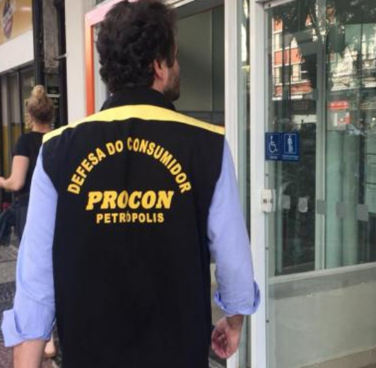 Procon Petrópolis: duas agências bancárias autuadas por tempo de espera em filas