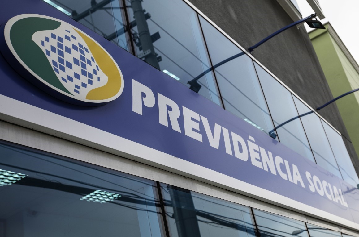 Alcolumbre tenta convencer senadores  a votar reforma na semana que vem