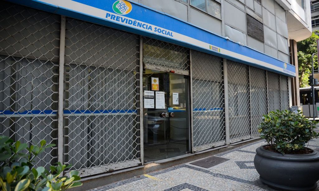 Senado aprova suspensão da prova de vida do INSS até dezembro